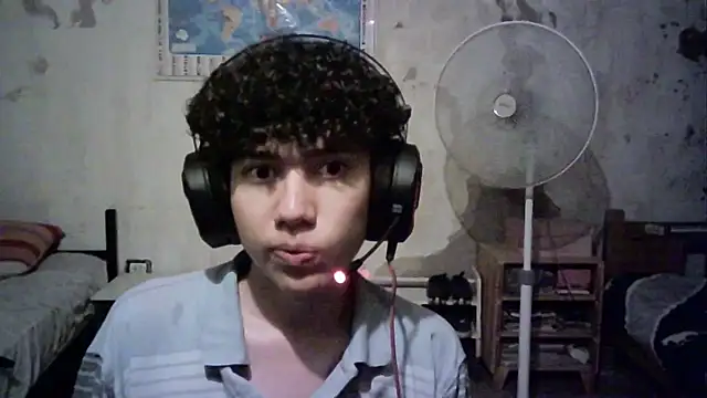 Snapshot of Emv2 chatting on 12/12/24, 05:10 Emv2 online show from 12/12/24, 05:10