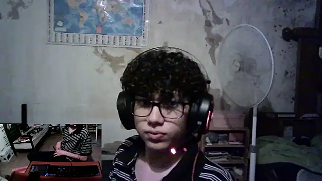 Snapshot of Emv2 chatting on 12/25/24, 05:48 Emv2 online show from 12/25/24, 05:48