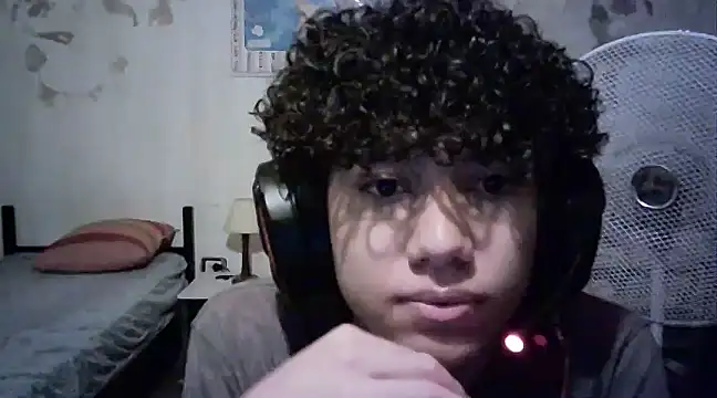 Snapshot of Emv2 chatting on 02/13/25, 03:07 Emv2 online show from 02/13/25, 03:07