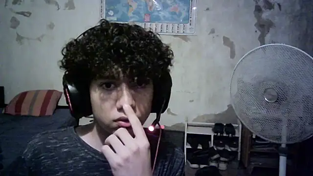 Snapshot of Emv2 chatting on 02/27/25, 06:07 Emv2 online show from 02/27/25, 06:07