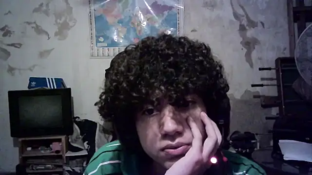 Snapshot of Emv2 chatting on 09/30/25, 07:02 Emv2 online show from 09/30/25, 07:02