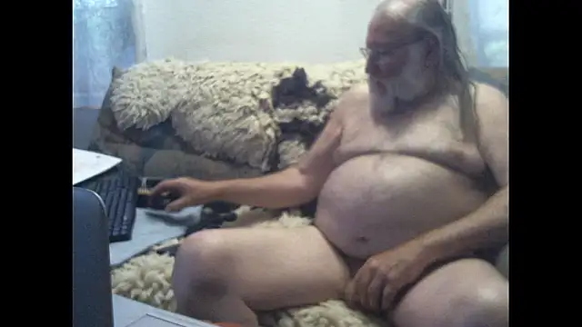 Snapshot of SexySantaC chatting on 06/04/26, 06:36 SexySantaC online show from 06/04/26, 06:36