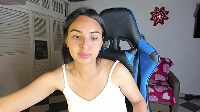 Snapshot of Miss_Nicole chatting on 12/24/24, 02:10 Miss Nicole online show from 12/24/24, 02:10