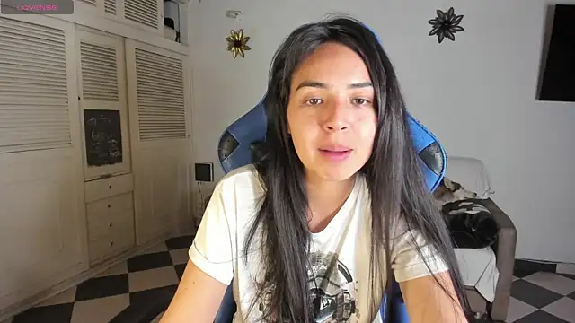 Snapshot of Miss_Nicole chatting on 12/27/24, 01:53 Miss Nicole online show from 12/27/24, 01:53