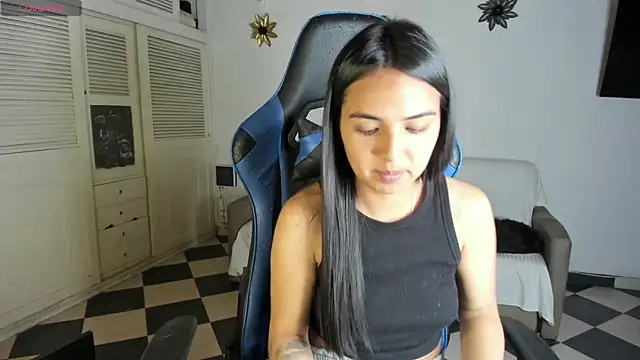 Snapshot of Miss_Nicole chatting on 12/29/24, 01:24 Miss Nicole online show from 12/29/24, 01:24