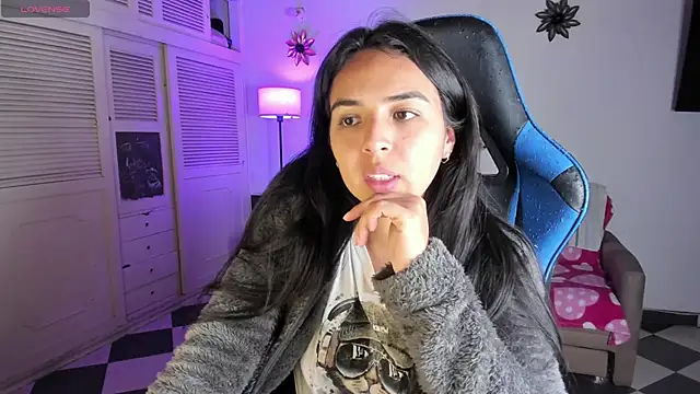 Snapshot of Miss_Nicole chatting on 12/31/24, 01:15 Miss Nicole online show from 12/31/24, 01:15