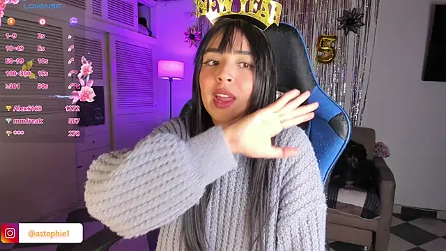 Snapshot of Miss_Nicole chatting on 01/01/25, 06:37 Miss Nicole online show from 01/01/25, 06:37