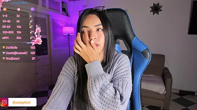 Snapshot of Miss_Nicole chatting on 01/03/25, 04:22 Miss Nicole online show from 01/03/25, 04:22