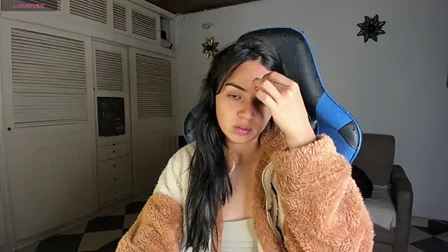 Snapshot of Miss_Nicole chatting on 01/06/25, 01:42 Miss Nicole online show from 01/06/25, 01:42