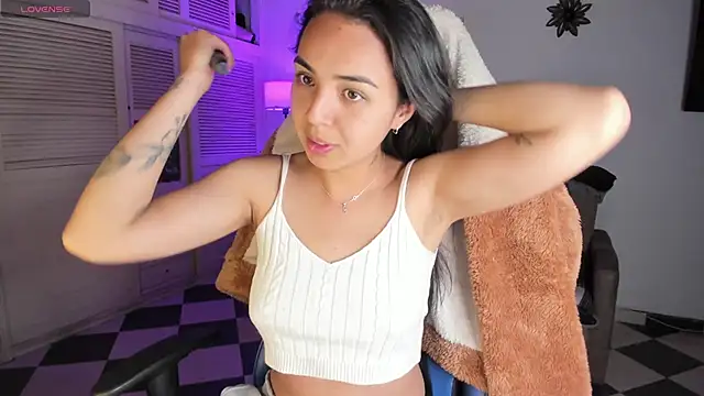 Snapshot of Miss_Nicole chatting on 01/08/25, 01:32 Miss Nicole online show from 01/08/25, 01:32