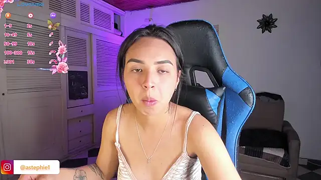 Snapshot of Miss_Nicole chatting on 01/09/25, 01:18 Miss Nicole online show from 01/09/25, 01:18