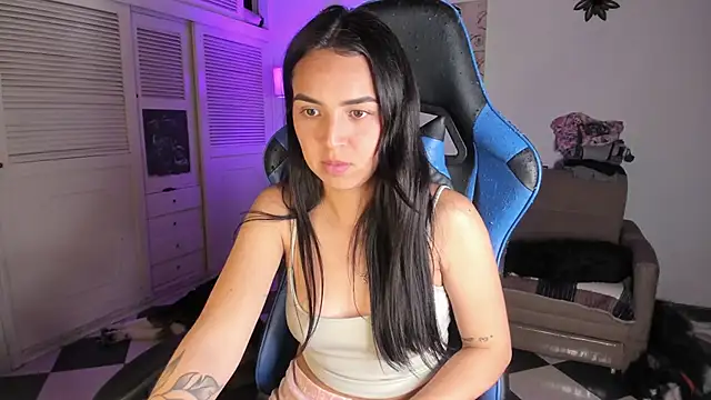 Snapshot of Miss_Nicole chatting on 01/10/25, 04:54 Miss Nicole online show from 01/10/25, 04:54