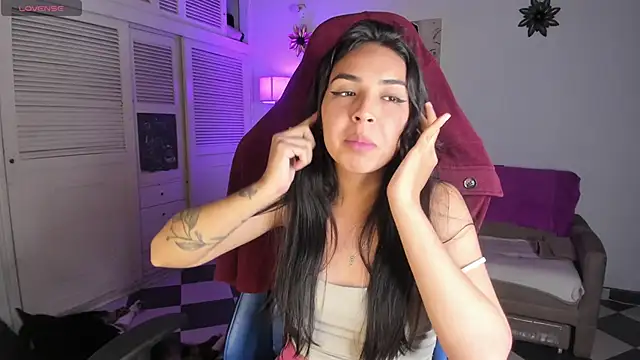 Snapshot of Miss_Nicole chatting on 01/14/25, 05:08 Miss Nicole online show from 01/14/25, 05:08