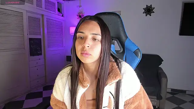 Snapshot of Miss_Nicole chatting on 01/20/25, 01:18 Miss Nicole online show from 01/20/25, 01:18