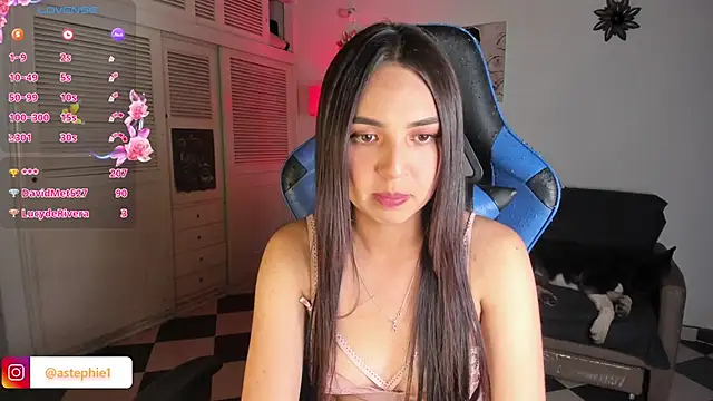 Snapshot of Miss_Nicole chatting on 01/23/25, 04:19 Miss Nicole online show from 01/23/25, 04:19