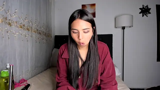 Snapshot of Miss_Nicole chatting on 02/08/25, 05:18 Miss Nicole online show from 02/08/25, 05:18