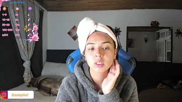 Snapshot of Miss_Nicole chatting on 02/27/25, 02:42 Miss Nicole online show from 02/27/25, 02:42