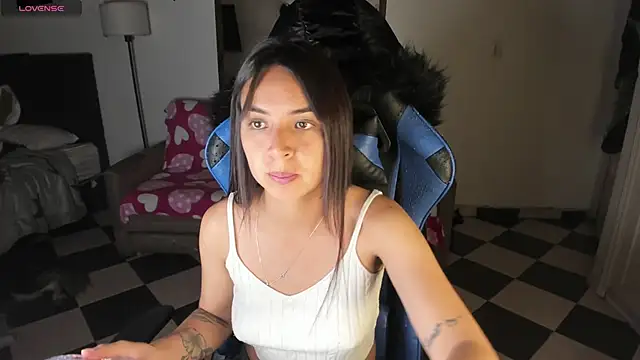 Snapshot of Miss_Nicole chatting on 03/07/25, 02:25 Miss Nicole online show from 03/07/25, 02:25