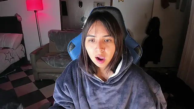 Snapshot of Miss_Nicole chatting on 03/09/25, 03:22 Miss Nicole online show from 03/09/25, 03:22