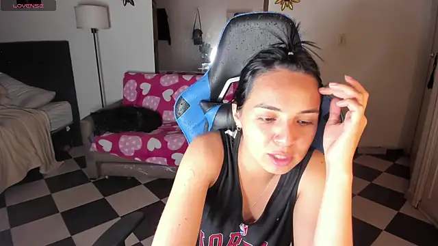 Snapshot of Miss_Nicole chatting on 03/21/25, 01:34 Miss Nicole online show from 03/21/25, 01:34