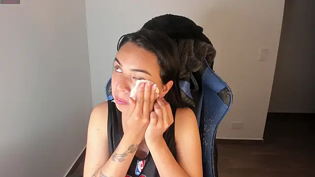 Snapshot of Miss_Nicole chatting on 09/13/25, 02:11 Miss Nicole online show from 09/13/25, 02:11