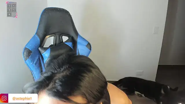 Snapshot of Miss_Nicole chatting on 10/01/25, 01:22 Miss Nicole online show from 10/01/25, 01:22