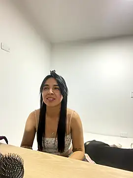 Snapshot of Miss_Nicole chatting on 10/19/25, 12:33 Miss Nicole online show from 10/19/25, 12:33