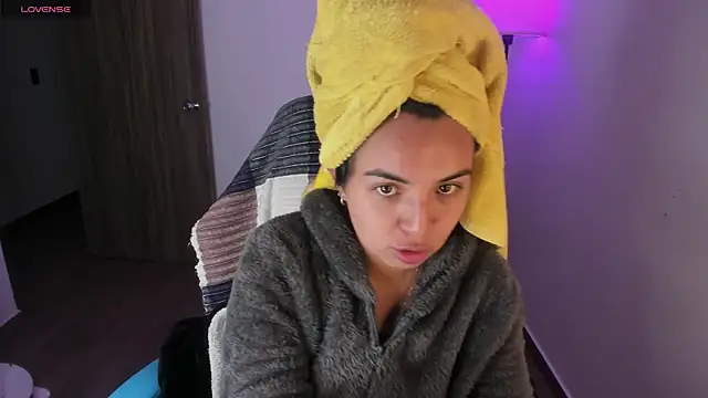 Snapshot of Miss_Nicole chatting on 11/20/25, 02:12 Miss Nicole online show from 11/20/25, 02:12