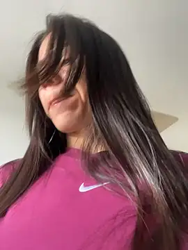 Snapshot of Reggie-Liam chatting on 11/15/25, 09:00 Reggie-Liam online show from 11/15/25, 09:00