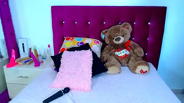 Snapshot of Jenng18 chatting on 09/27/25, 05:29 Jenng18 online show from 09/27/25, 05:29