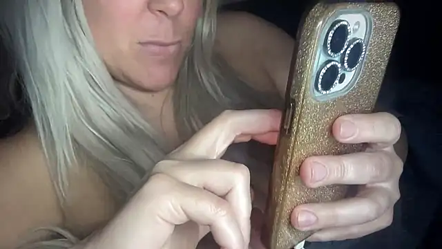 Snapshot of Bustyblondebabe32 chatting on 01/13/25, 03:12 Bustyblondebabe32 online show from 01/13/25, 03:12