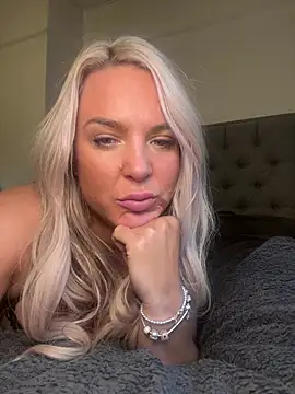 Snapshot of Bustyblondebabe32 chatting on 02/09/25, 10:20 Bustyblondebabe32 online show from 02/09/25, 10:20