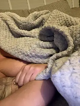 Snapshot of Bustyblondebabe32 chatting on 03/05/25, 04:34 Bustyblondebabe32 online show from 03/05/25, 04:34