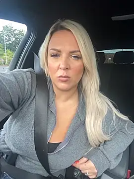 Snapshot of Bustyblondebabe32 chatting on 09/10/25, 07:52 Bustyblondebabe32 online show from 09/10/25, 07:52