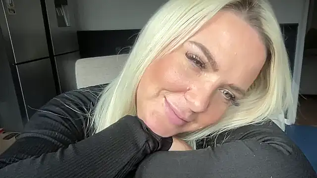 Snapshot of Bustyblondebabe32 chatting on 09/17/25, 10:39 Bustyblondebabe32 online show from 09/17/25, 10:39