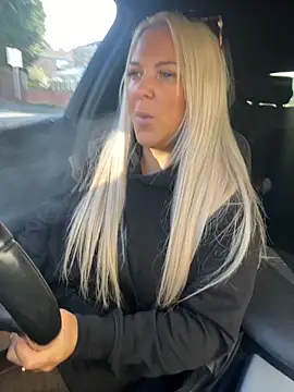 Snapshot of Bustyblondebabe32 chatting on 09/29/25, 08:08 Bustyblondebabe32 online show from 09/29/25, 08:08