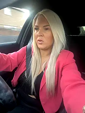 Snapshot of Bustyblondebabe32 chatting on 10/21/25, 07:53 Bustyblondebabe32 online show from 10/21/25, 07:53