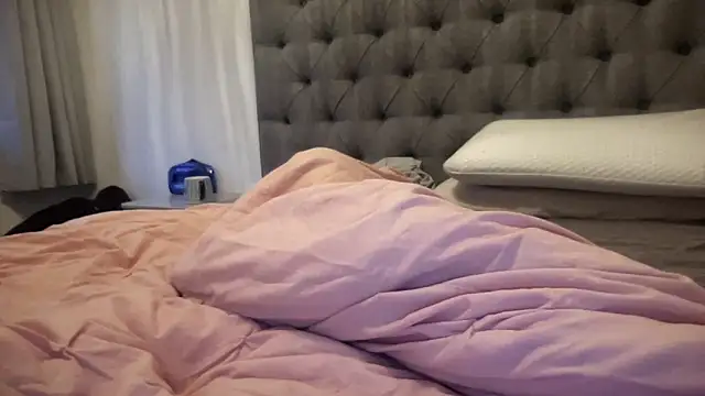 Snapshot of Bustyblondebabe32 chatting on 10/23/25, 06:56 Bustyblondebabe32 online show from 10/23/25, 06:56