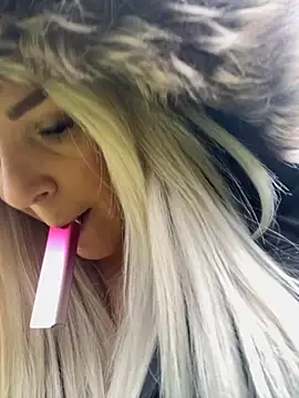 Snapshot of Bustyblondebabe32 chatting on 10/30/25, 11:33 Bustyblondebabe32 online show from 10/30/25, 11:33