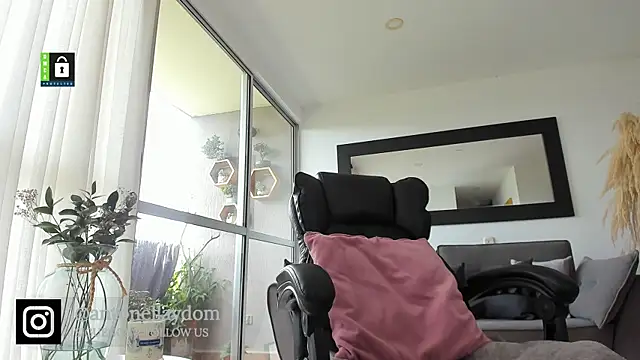 Snapshot of antonella_dom1 chatting on 03/10/25, 04:14 antonella dom1 online show from 03/10/25, 04:14