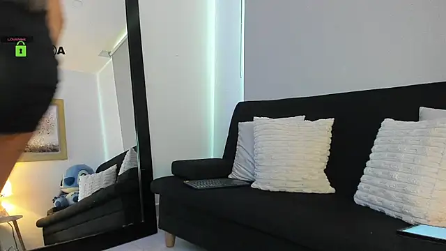 Snapshot of antonella_dom1 chatting on 04/22/26, 10:11 antonella dom1 online show from 04/22/26, 10:11