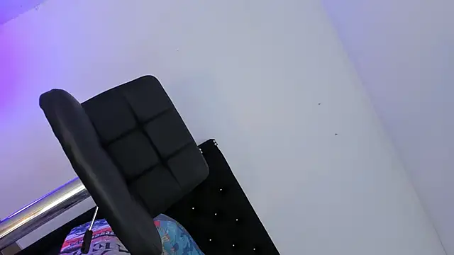 Snapshot of MistressMichell chatting on 03/03/25, 01:53 MistressMichell online show from 03/03/25, 01:53