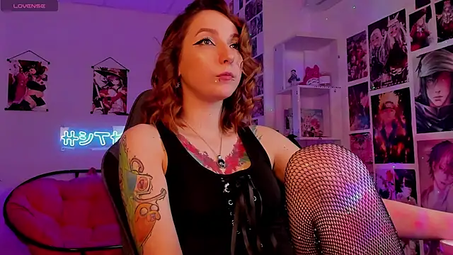 PrettyReckess online show from 01/06/25, 12:02