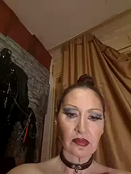 Snapshot of dominatrixredsonyja chatting on 02/09/25, 12:49 dominatrixredsonyja online show from 02/09/25, 12:49