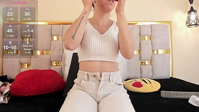 Snapshot of ttata_3 chatting on 11/10/25, 11:53 ttata 3 online show from 11/10/25, 11:53