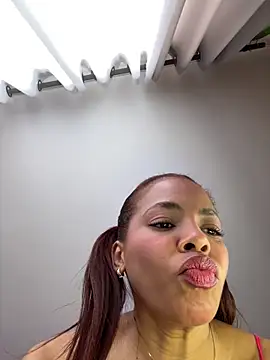 Snapshot of Ary_mar chatting on 10/12/25, 11:42 Ary mar online show from 10/12/25, 11:42