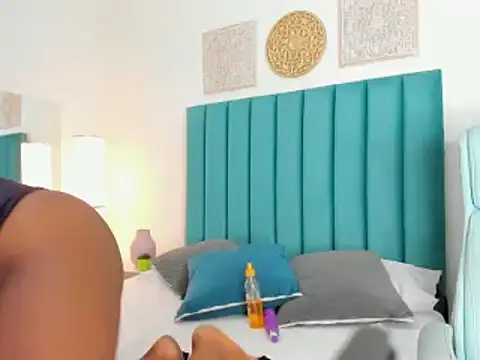 Snapshot of LiamCharlotte45 chatting on 03/23/25, 04:38 LiamCharlotte45 online show from 03/23/25, 04:38