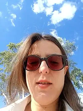 dolcehelena993 online show from 10/04/25, 07:39