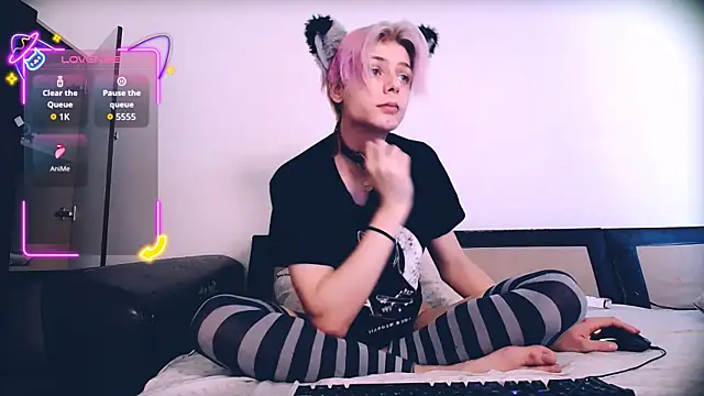Littlepinkcat online show from 05/28/26, 06:00