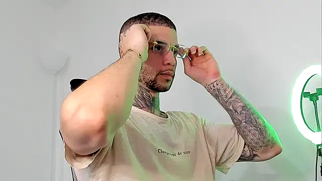 Snapshot of _jamesleandros1 chatting on 10/01/25, 08:59  jamesleandros1 online show from 10/01/25, 08:59